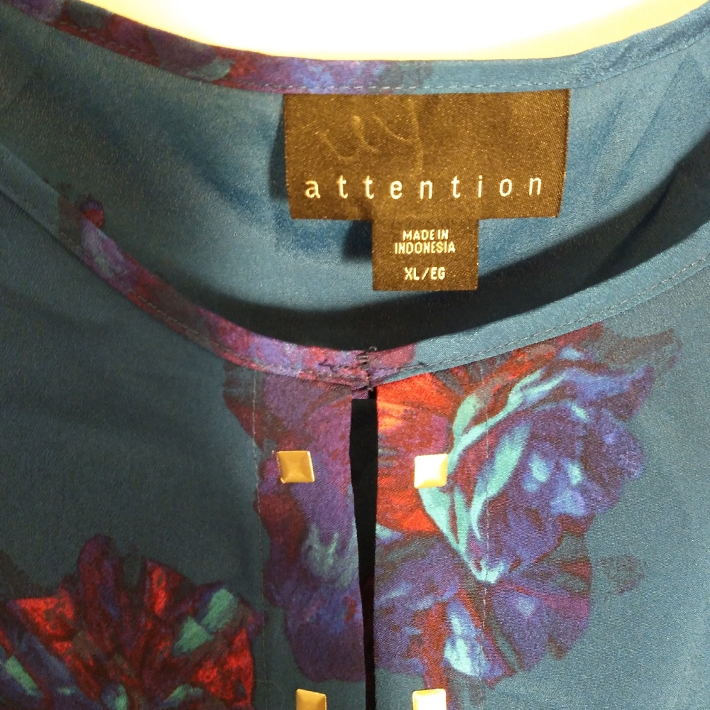 Beautiful blouse - Picture 2 of 4